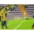 Rubén de la Barrera se mostró muy inquieto a lo largo del partido y no paró de dar instrucciones a sus jugadores en busca de la victoria. MARGONEGEA