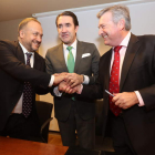 Gerardo Álvarez Courel, Juan Carlos Suárez Quiñones y Raúl Valcarce. L. DE LA MATA