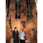 Zapatero y Merkel, ante el retablo de Barceló en la Catedral de Palma