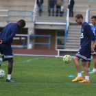 Seoane, derecha, se perderá el próximo partido por sanción.
