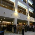 En el centro, el alcalde y los directivos de la cadena durante la bendición del hotel.