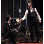 Juanjo Puigcorbé junto a Pere Ponce en la obra ‘El crítico’.