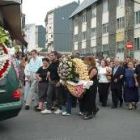 Multitud de compañeros y familiares del minero fallecido le acompañaron en su último viaje