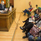 Primer curso de formación en el Colegio de Veterinarios de León, con la participación de técnicas de la Agencia Española del Medicamento. F. OTERO PERANDONES