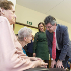 El presidente de la Diputación felicitó ayer a los residentes de Santa Luisa. F. OTERO PERANDONES