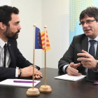 Torrent y Puigdemont, en la reunión que mantuvieron el día 24 de enero en Bruselas.