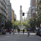 Calles del centro de León cortadas al tráfico para ampliar las zonas de paseos y juegos durante la fase 0, crisis sanitaria por el coronavirus. F. Otero Perandones.