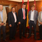 Los responsables del sindicato agrario de la provincia, ayer con el presidente de la Diputación.