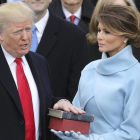 Donald Trump jura como presidente numero 45 de la historia de EEUU, junto a su esposa, Melania, y su hijo Barron.