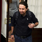 Pablo Iglesias comunicó la decisión en los pasillos del Congreso. MARISCAL