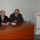 El secretario de La Robla (izquierda) y el candidato del PSOE
