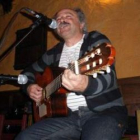 Carlos Attadía, uno de los artistas que actúa hoy.