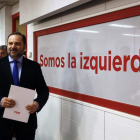 El secretario de Organización del PSOE, José Luis Ábalos, en la sede de su partido. J. P. GANDUL