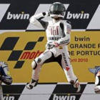 Jorge Lorenzo celebra en el podio la victoria conseguida en el Gran Premio de Portugal, disputado en