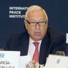 El ministro de Asuntos Exteriores, José Manuel García-Margallo, interviene en un desayuno de trabajo en el International Peace Institute (IPI) en Nueva York.