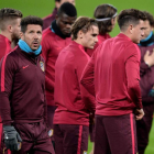 Diego Simeone rodeado de sus hombres en el entrenamiento del Atlético de Madrid. STEINBACH