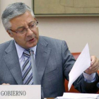 Blanco, ayer en el Congreso, expone la reprogramación en infraestructuras.