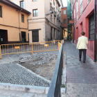 Estado que presentaban las obras de recuperación de las aceras de cantos rodados el pasado sábado.
