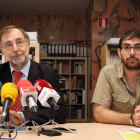 De izquierda a derecha, el alcalde de La Ercina, Ignacio Robles, y el arqueólogo Eduardo González.