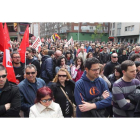 Las calles del centro de Ponferrada acogieron a la masa de manifestantes, que se detuvo en la plaza Fernando Miranda.