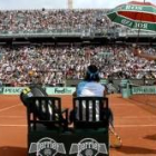 Nadal descansa a la sombra en el partido del Roland Garros