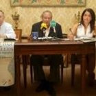 Luis Rodríguez, Cipriano Elías, presidente de la asociación, y la gerente, María García Suárez