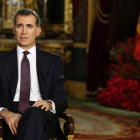 El rey Felipe VI durante su segundo mensaje de Navidad, en el que expresó sus deseos para el nuevo año desde el salón del Trono del Palacio Real.