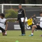 José Mourinho dirige en un entrenamiento.