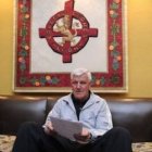 Pepe Estrada, en el hall del Colegio Leonés, donde da clase desde hace más de treinta años.