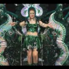 Laura Díez Redondo se proclamó reina del carnaval de León con el traje «El enigma de Legong», un disfraz de más de cuatro metros de ancho inspirado en una danza balinesa