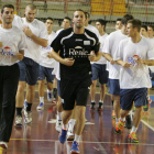 La plantilla del Reale Ademar completó ayer su primer entrenamiento a las órdenes de Dani Gordo.