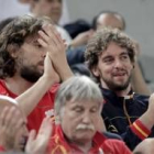 Los hermanos Gasol no quisieron perderse el pase a la lucha por las medallas de Rafa Nadal