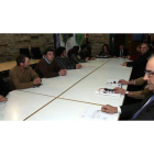 Los diez vocales del Consejo Regulador de la DO BIerzo el día de su toma de posesión en la sede de la institución en Cacabelos.