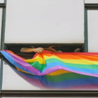 El Grupo Parlamentario Socialista en las Cortes de Castilla y León, presididas por Vox, cuelga en las ventanas de sus despachos la bandera LGTB con motivo del Día Internacional del Orgullo. NACHO GALLEGO