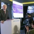 El presidente de Sanofi, Jean Francoise Dehecq, ayer en la rueda de prensa