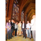 La delegación de Chartres, con el alcalde, vicealcalde y varios concejales, en la Catedral.