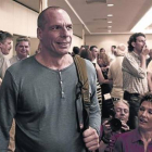 Varoufakis llega a una reunión del comité central de Syriza, el pasado sábado, en Atenas.