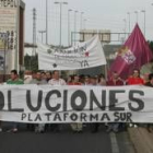 Los vecinos se han manifestado para pedir una solución al cruce