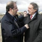 Herrera con el alcalde de Camponaraya, Canedo, hace un año en el Bayo