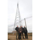 Los concejales del PSOE junto a la torreta de Sanfelismo.