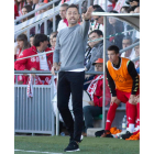 José Manuel Aira dirigirá mañana el último partido en su etapa como entrenador de la Cultural. LOF