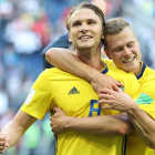 Suecia celebra su clasificación para los cuartos de final. TOLGA BOZOGLU
