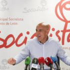 El portavoz del Grupo Socialista en el Ayuntamiento de León, José Antonio Diez, comparece para hablar de proyectos para la ciudad