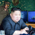 El líder norcoreano, Kim Jong-un, durante la realización de la prueba de los misiles. KCNA