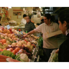 Una tienda de frutas en Barcelona.