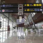 La terminal del aeropuerto de León apenas tiene usuarios a diario, sólo los del vuelo a Barcelona