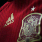 La estrella de campeona del mundo sobre el escudo de España, en la camiseta de 'la Roja'.