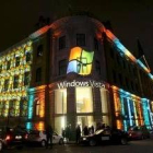 Imagen de un edificio de Múnich iluminado con los colores de Microsoft