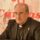 El obispo de la diócesis durante la presentación. DANIEL PISABARRO