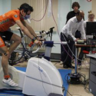 Igor Antón, sobre la bicicleta Excalibur en la que acumuló ayer cuatro horas de estudios biomecánico